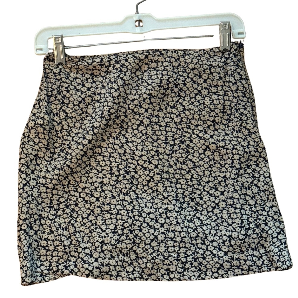 Banana Republic Black and White Mini Flower Vintage skirt